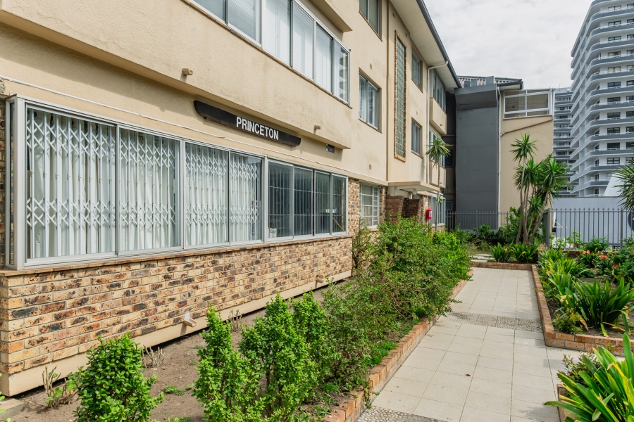 2 Bedroom Property for Sale in Sea Point Western Cape